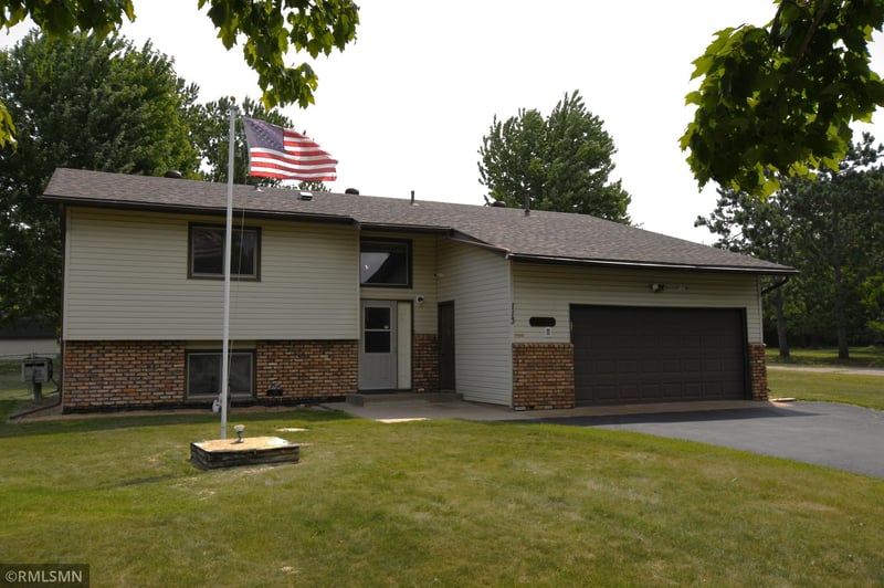 113 Quehl Ave S, Lakeland, MN 55043