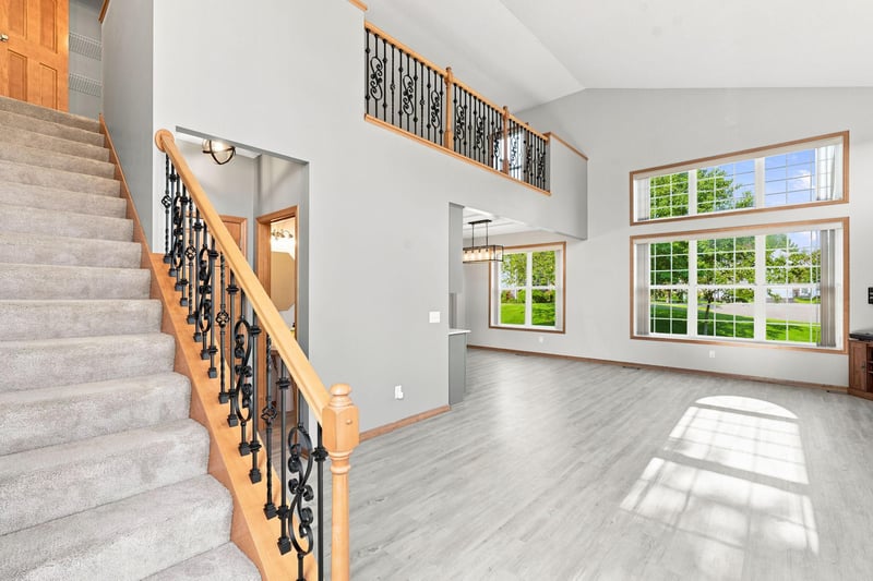 7143 Arthur Dr, Woodbury, MN 55125