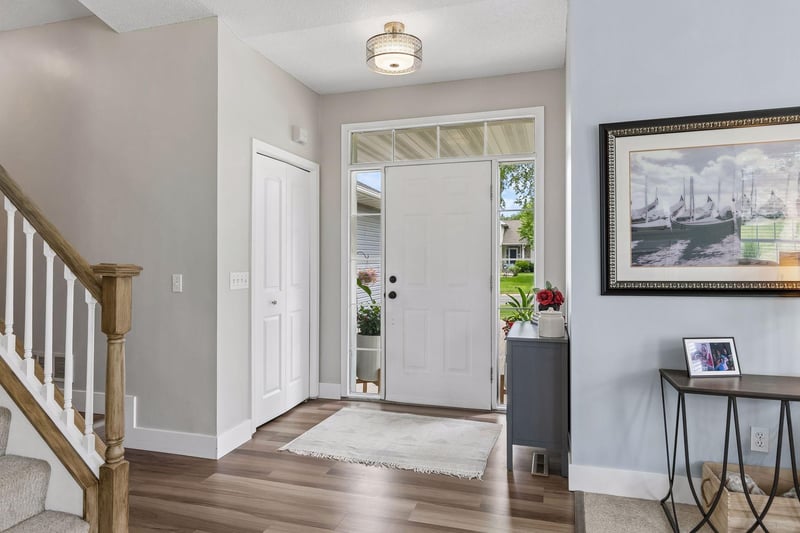 17437 Hazel Ct, Lakeville, MN 55044