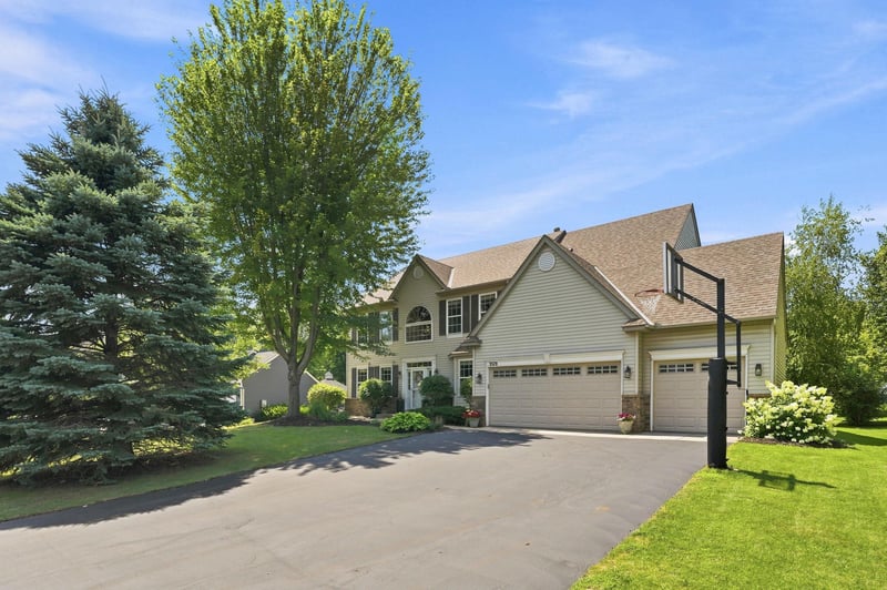 3578 Commonwealth Rd, Woodbury, MN 55125