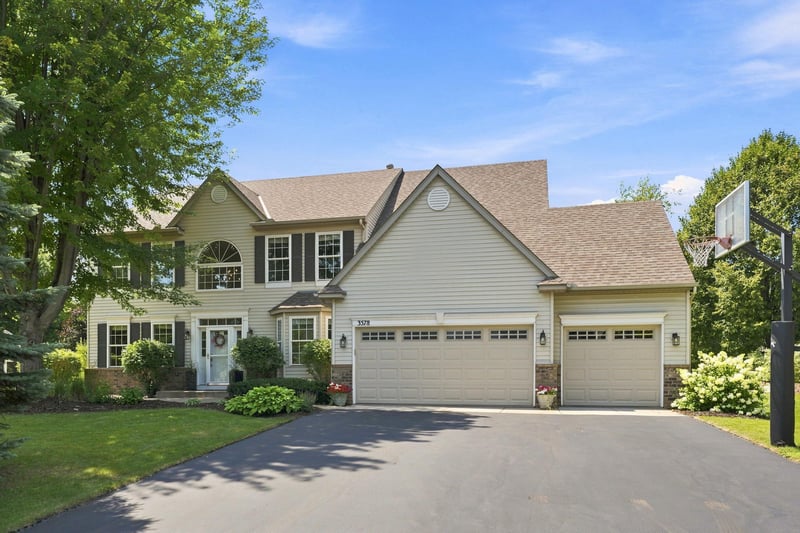 3578 Commonwealth Rd, Woodbury, MN 55125
