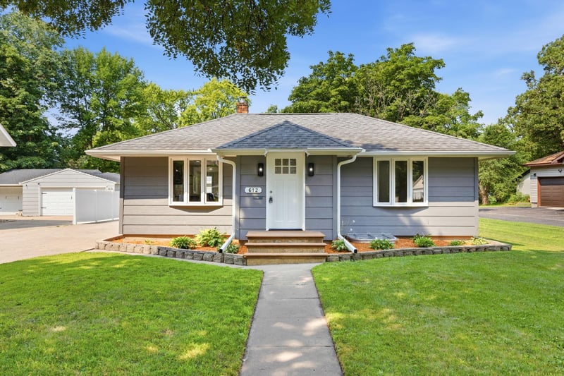 612 Lynn Rd SW, Hutchinson, MN 55350