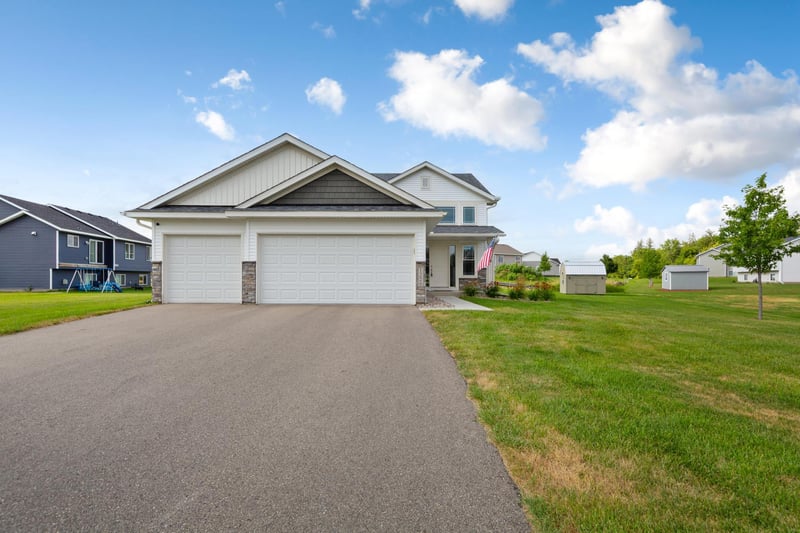 1220 Ivy Way, Faribault, MN 55021