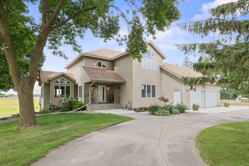 1450 Jefferson St SE, Hutchinson, MN 55350