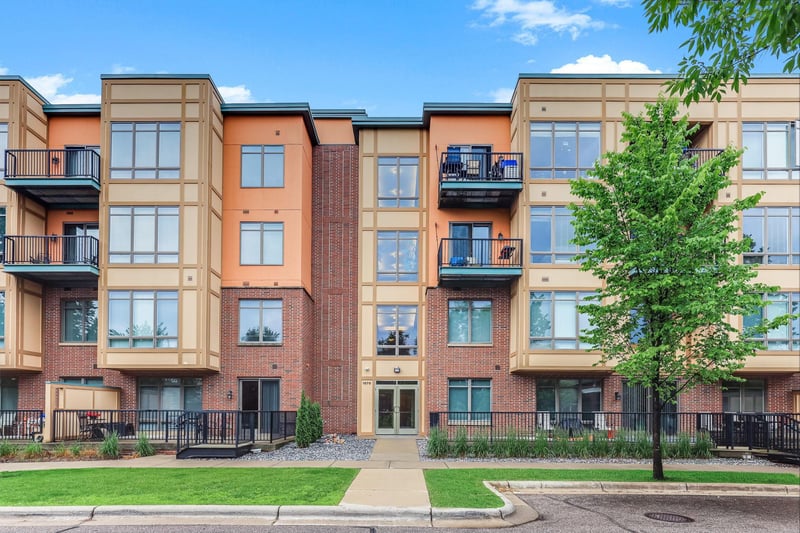 1070 Grandview Ct NE #411, Columbia Heights, MN 55421
