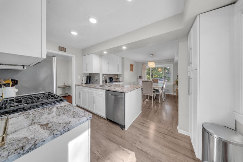 2765 Merrill St, Roseville, MN 55113