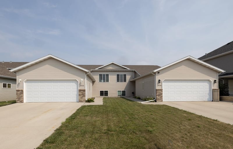 2524 31st Ave S, Moorhead, MN 56560