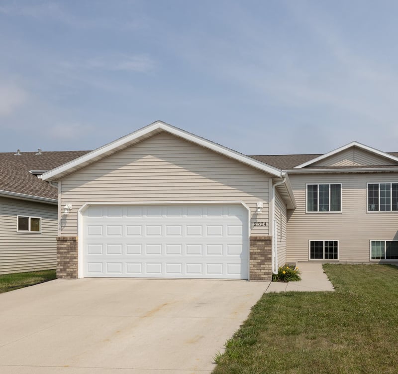 2524 31st Ave S, Moorhead, MN 56560