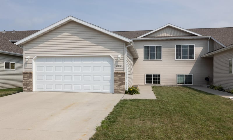 2524 31st Ave S, Moorhead, MN 56560