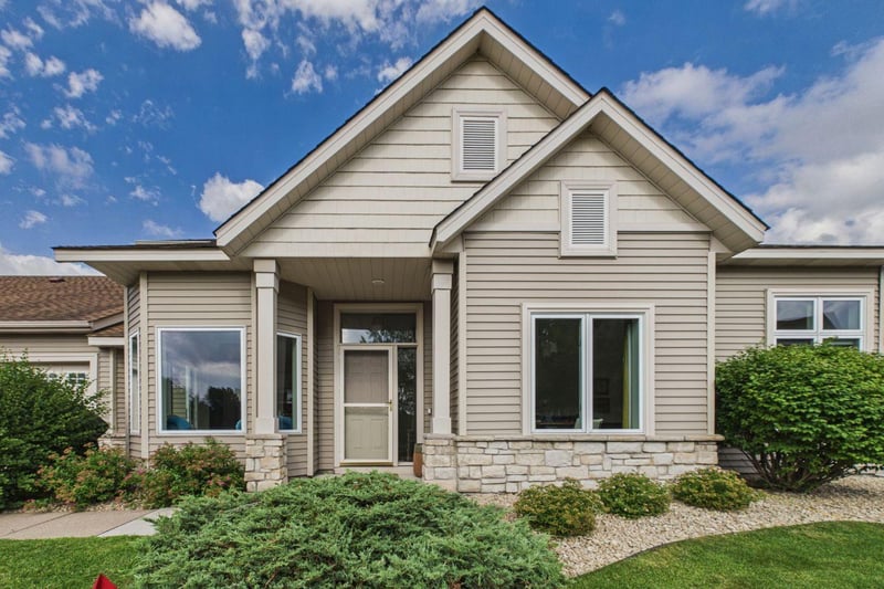 10670 57th Pl N, Plymouth, MN 55442