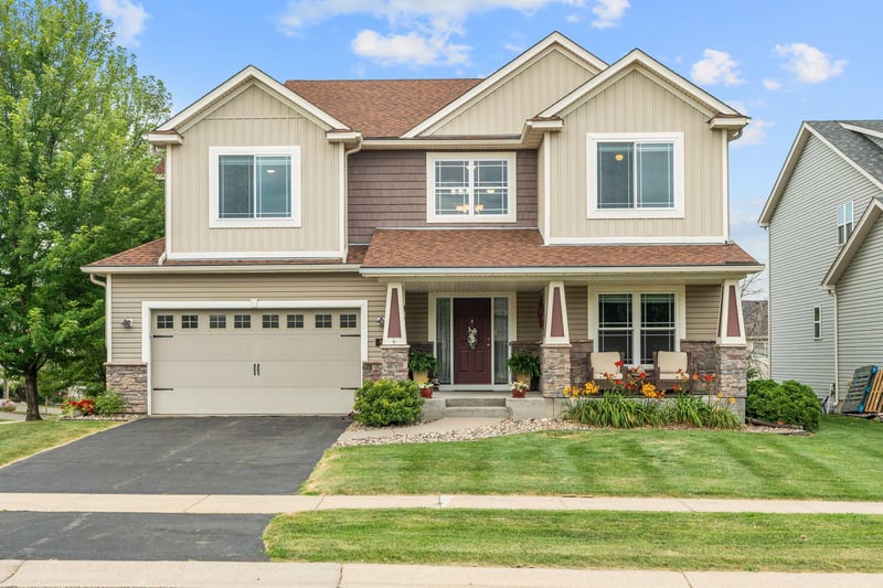 950 Drew Dr, Woodbury, MN 55129