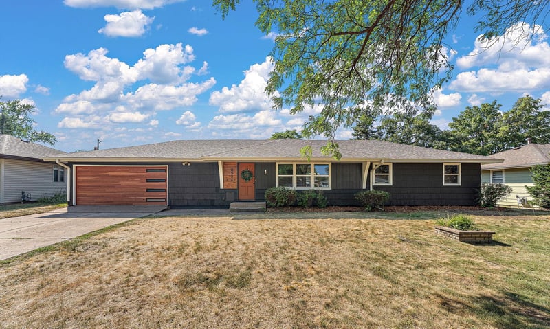 8584 Greystone Ave S, Cottage Grove, MN 55016