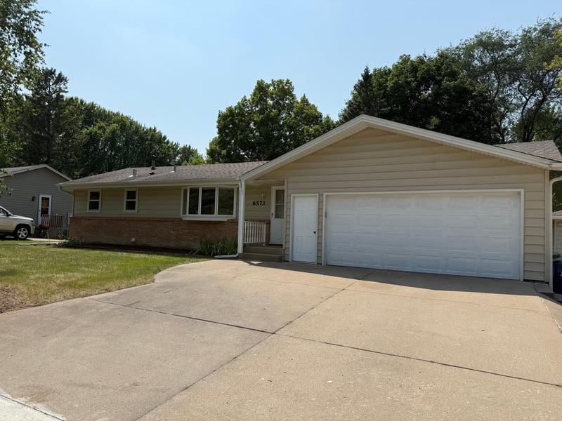 6573 Berkshire Ln N, Maple Grove, MN 55311
