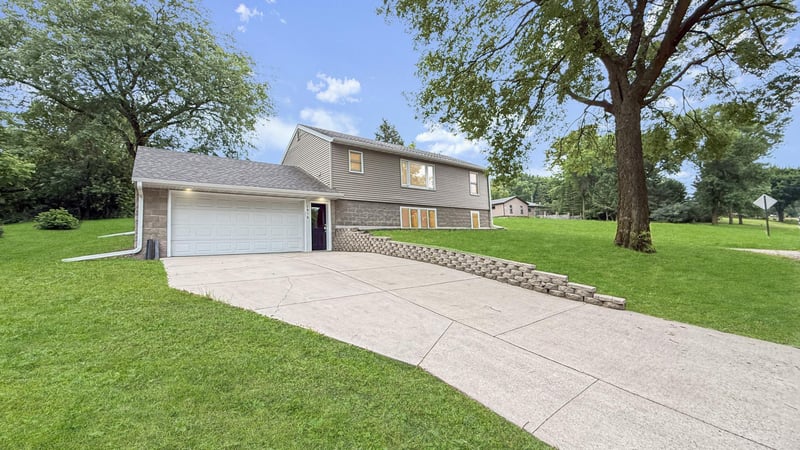 1416 Ridgeview Dr, Montevideo, MN 56265