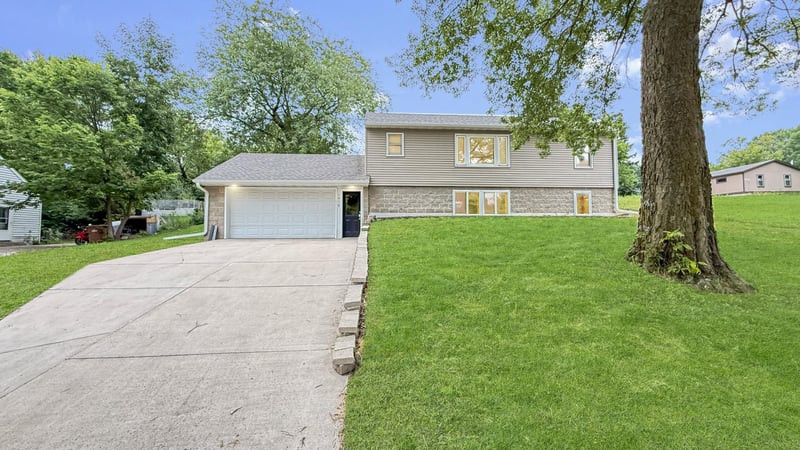 1416 Ridgeview Dr, Montevideo, MN 56265