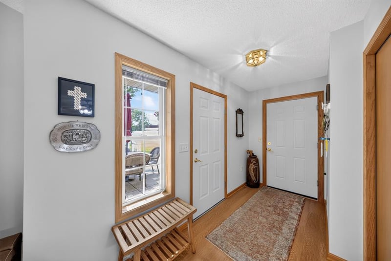 1906 Oak Tree Ln #B, Austin, MN 55912