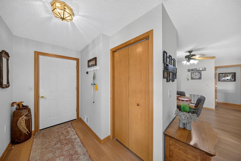 1906 Oak Tree Ln #B, Austin, MN 55912