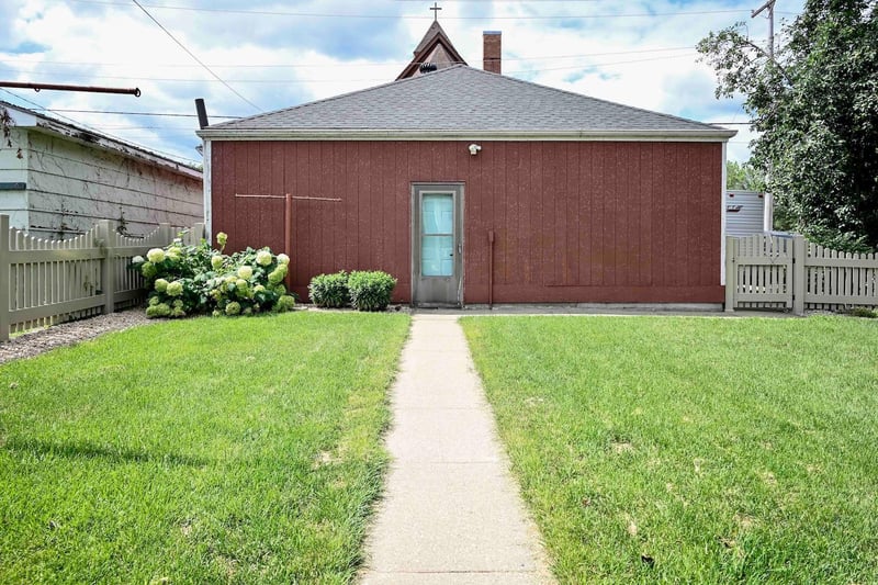 551 E 5th St, Winona, MN 55987