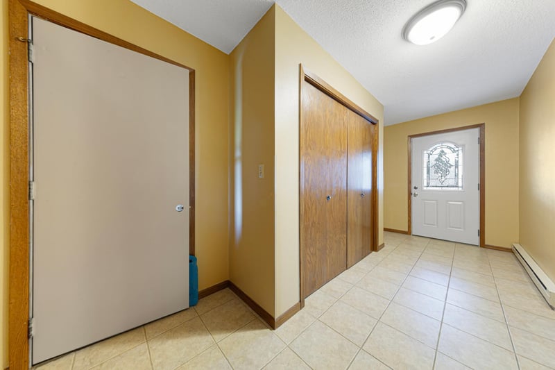 400 Beverly St, Wanamingo, MN 55983