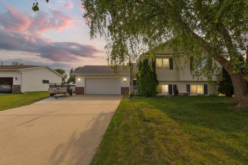 630 Morning Dr, Owatonna, MN 55060