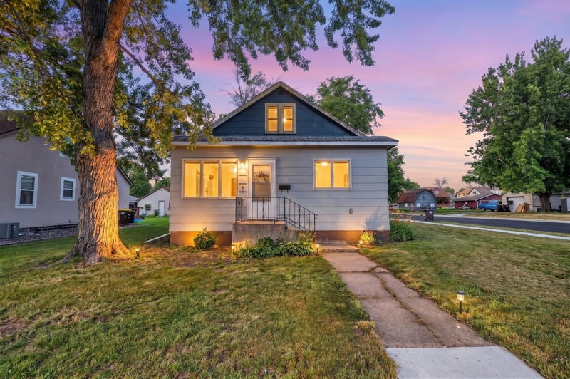 114 Pershing Ave N, New Prague, MN 56071