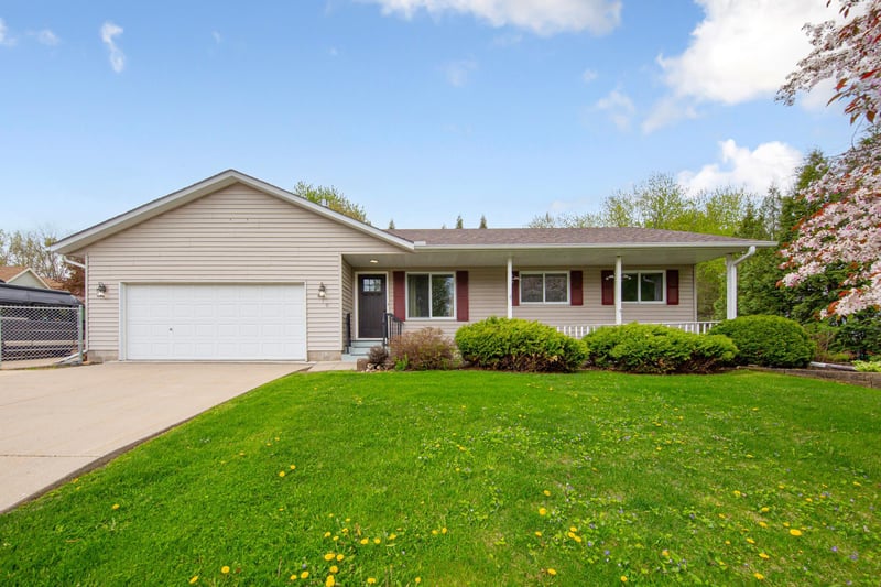 410 Littleford Ln, Faribault, MN 55021