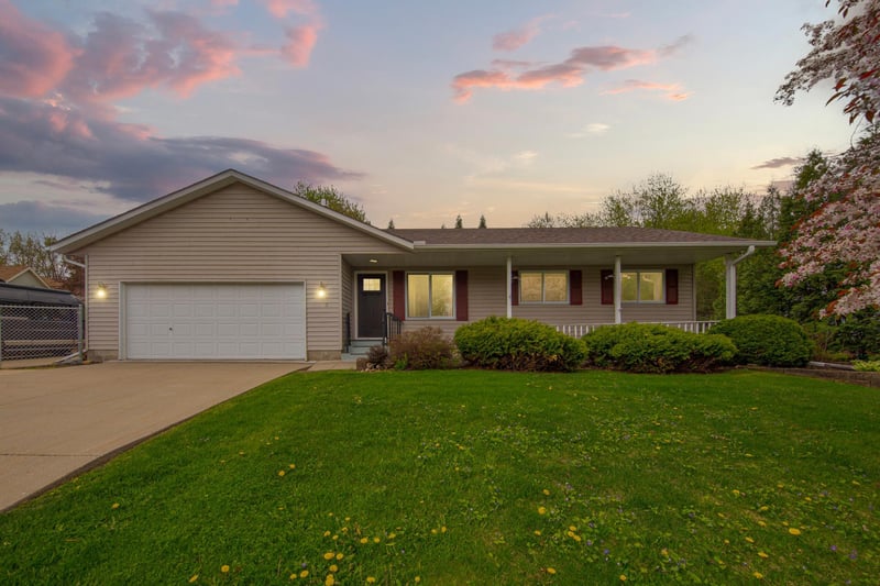 410 Littleford Ln, Faribault, MN 55021