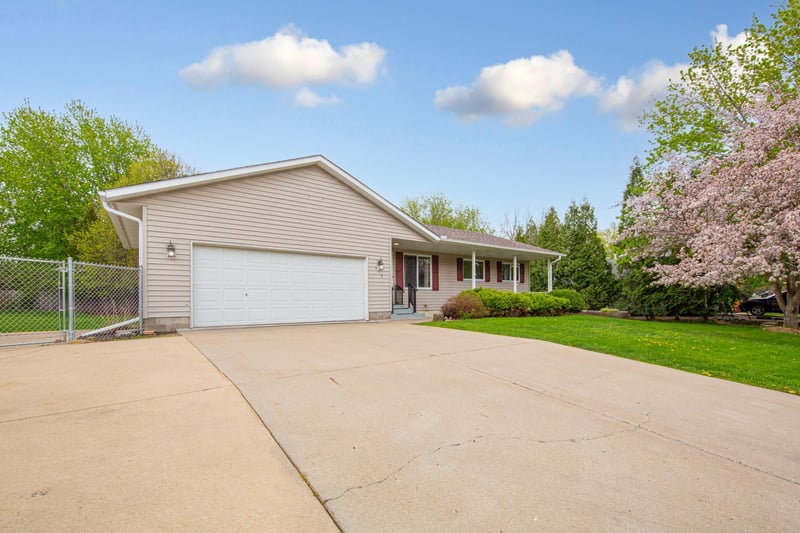 410 Littleford Ln, Faribault, MN 55021