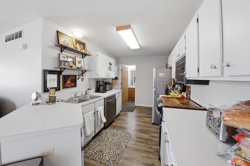7857 Hemingway Ave S, Cottage Grove, MN 55016