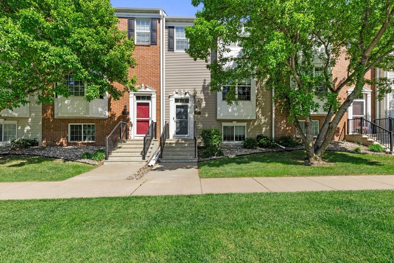 1773 Grove Dr, Shakopee, MN 55379
