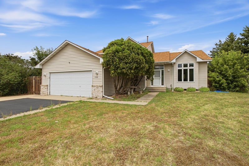 3304 W Park Dr, Burnsville, MN 55306