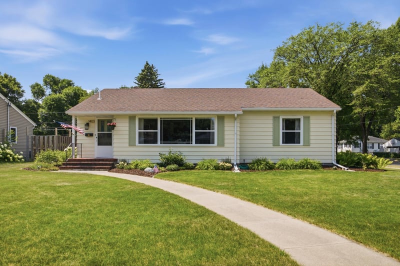 1403 3rd St S, Moorhead, MN 56560