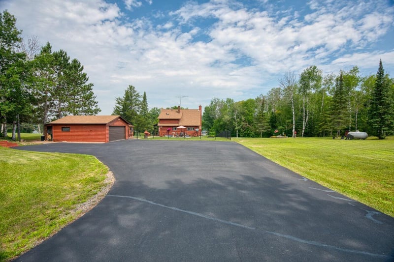 16250 Maple Knoll Dr, Pengilly, MN 55775