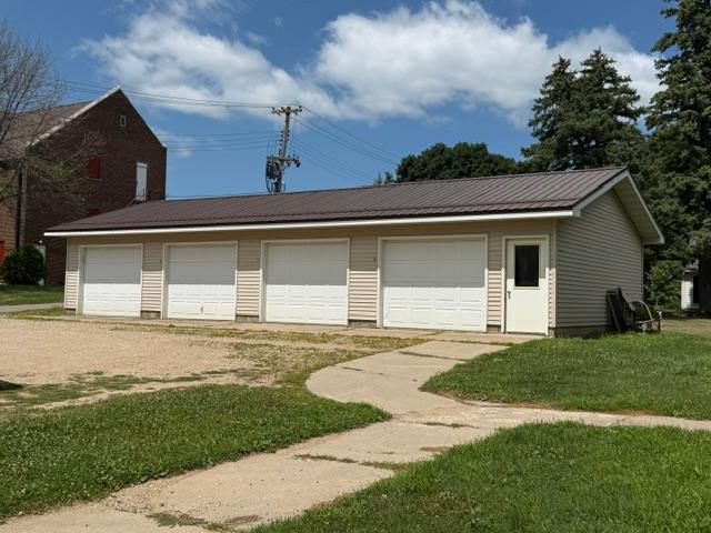 202 N Cass Ave, Springfield, MN 56087