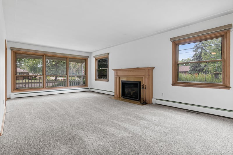 1912 Simpson St, Falcon Heights, MN 55113