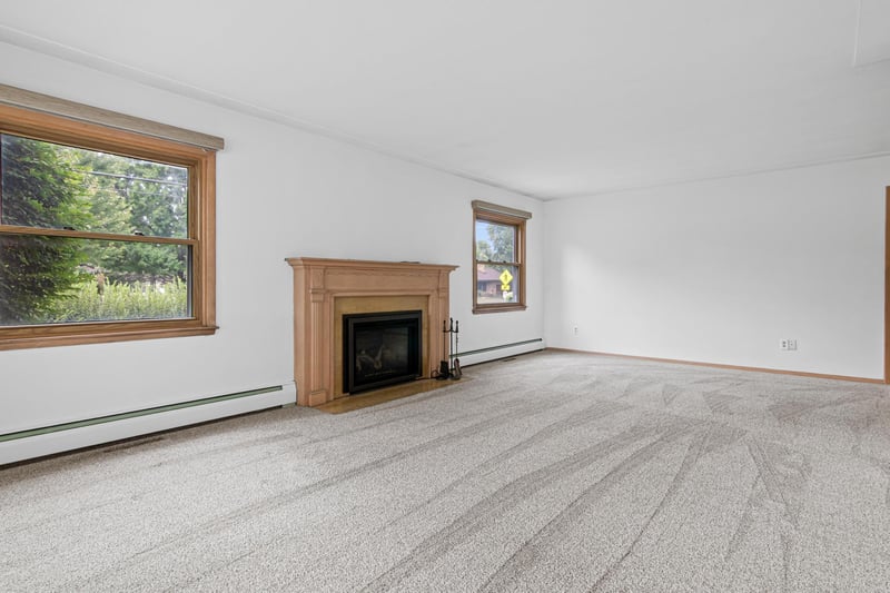 1912 Simpson St, Falcon Heights, MN 55113