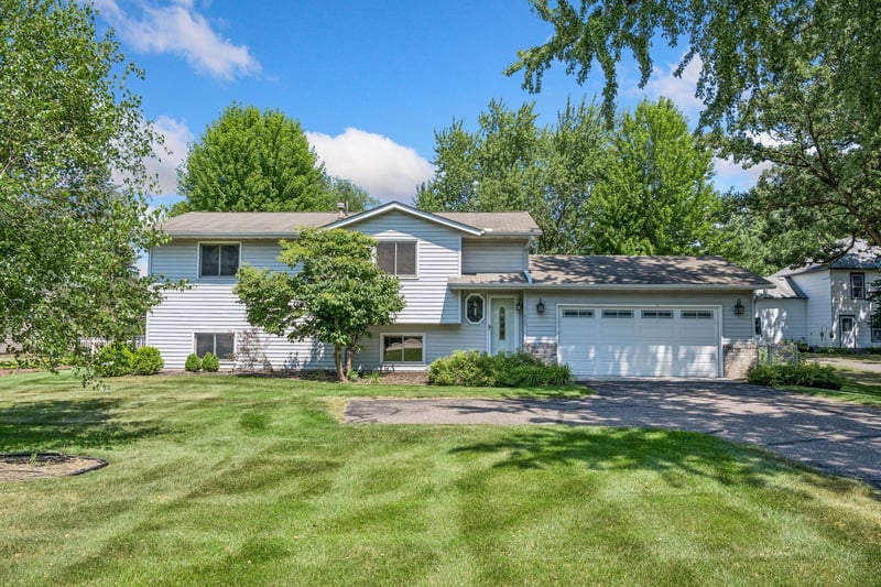 11824 W River Rd, Champlin, MN 55316