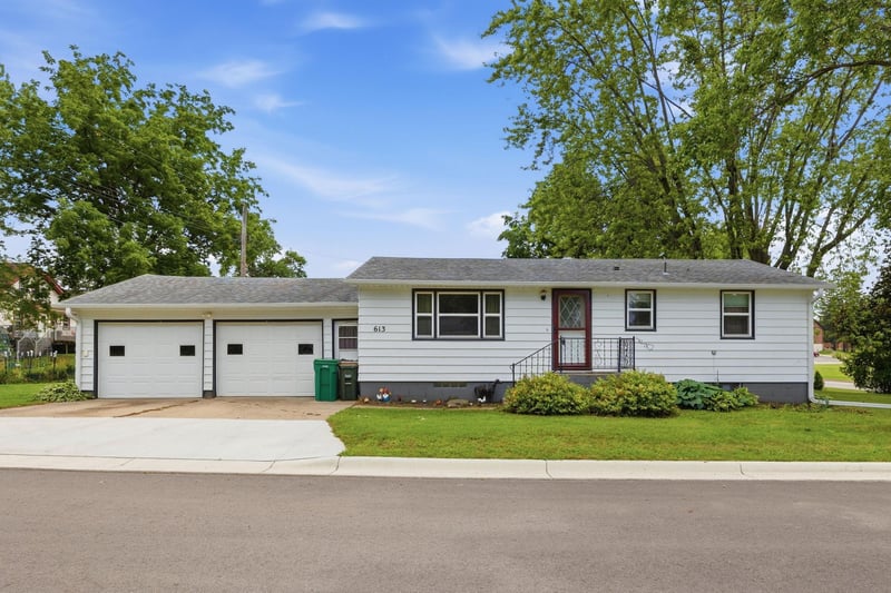613 Frank St NW, Silver Lake, MN 55381