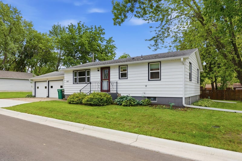 613 Frank St NW, Silver Lake, MN 55381