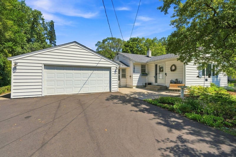 1425 Rice Creek Rd NE, Fridley, MN 55432