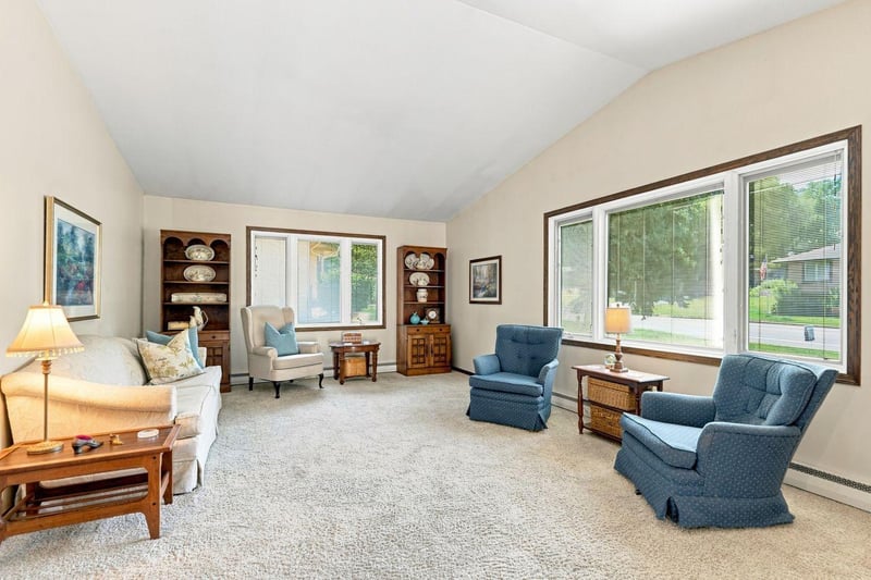 1425 Rice Creek Rd NE, Fridley, MN 55432