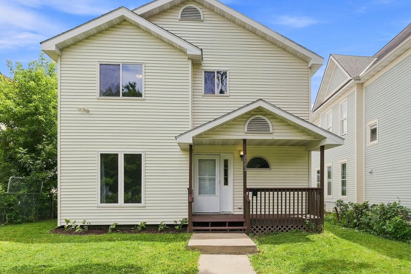 2622 Dupont Ave N, Minneapolis, MN 55411