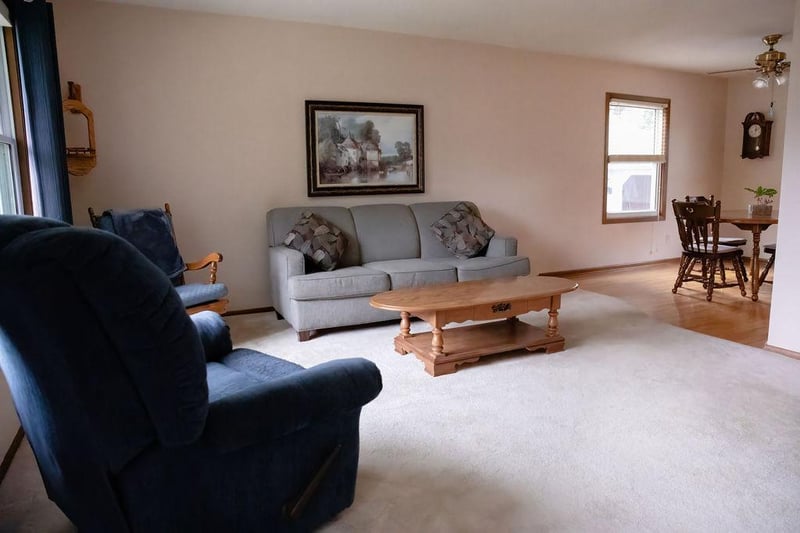 9526 Quaker Ln N, Maple Grove, MN 55369