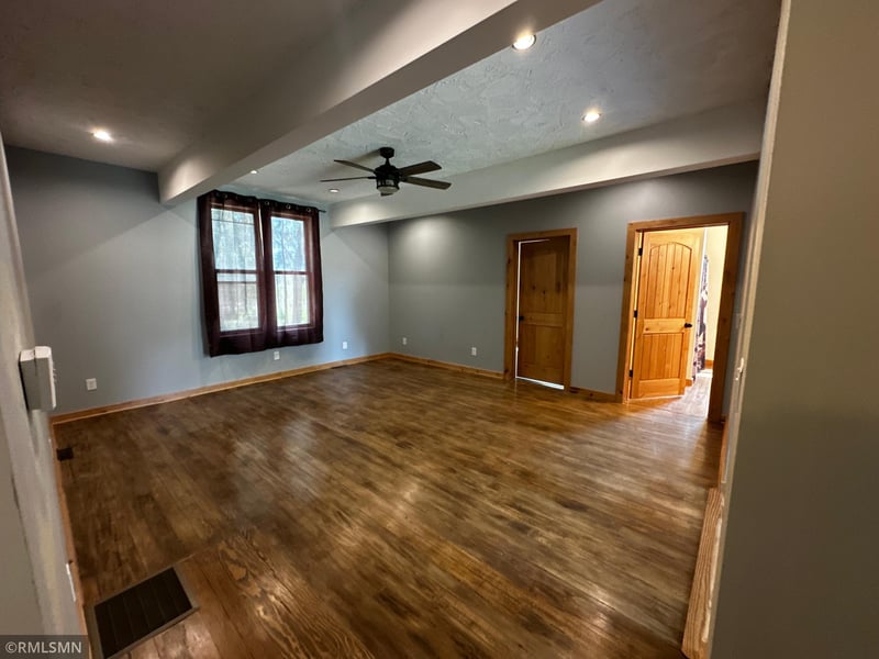 12737 375th St, North Branch, MN 55056