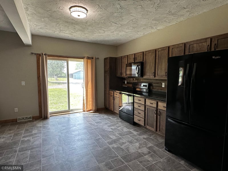12737 375th St, North Branch, MN 55056