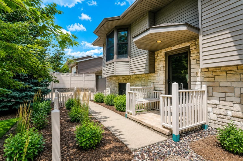 715 36th St SW, Rochester, MN 55902