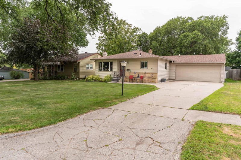 1219 N Lake St, Fergus Falls, MN 56537