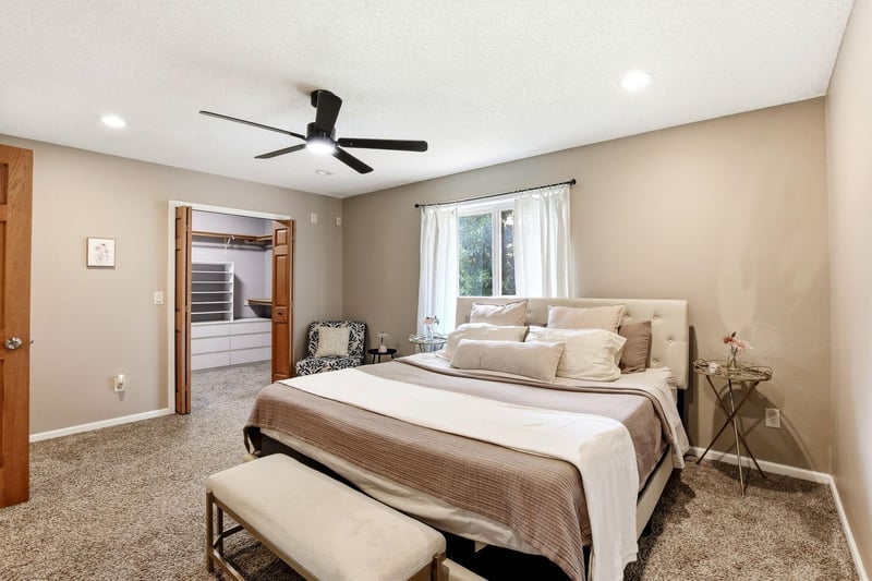 16025 Grove Trl, Lakeville, MN 55044