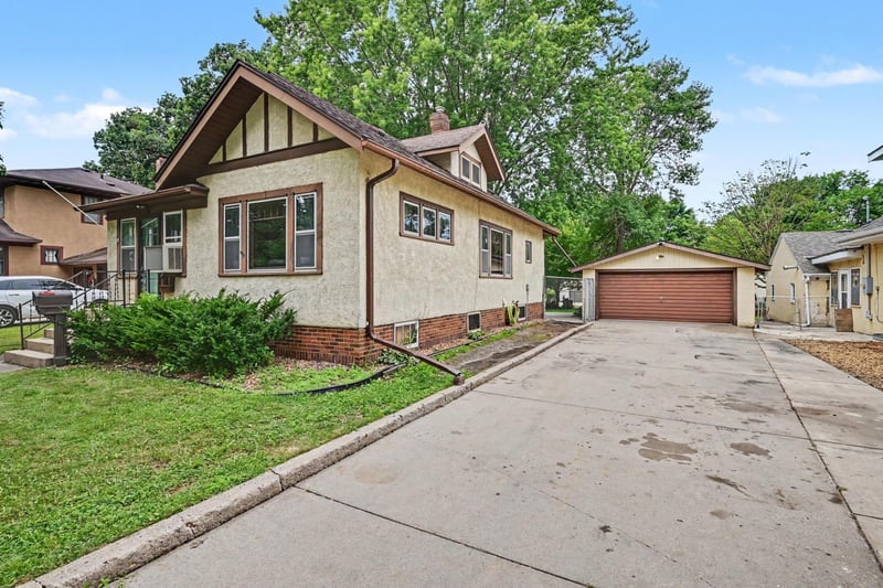 110 4th St SE, Montgomery, MN 56069