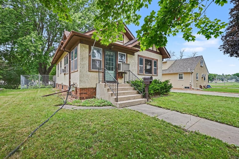 110 4th St SE, Montgomery, MN 56069